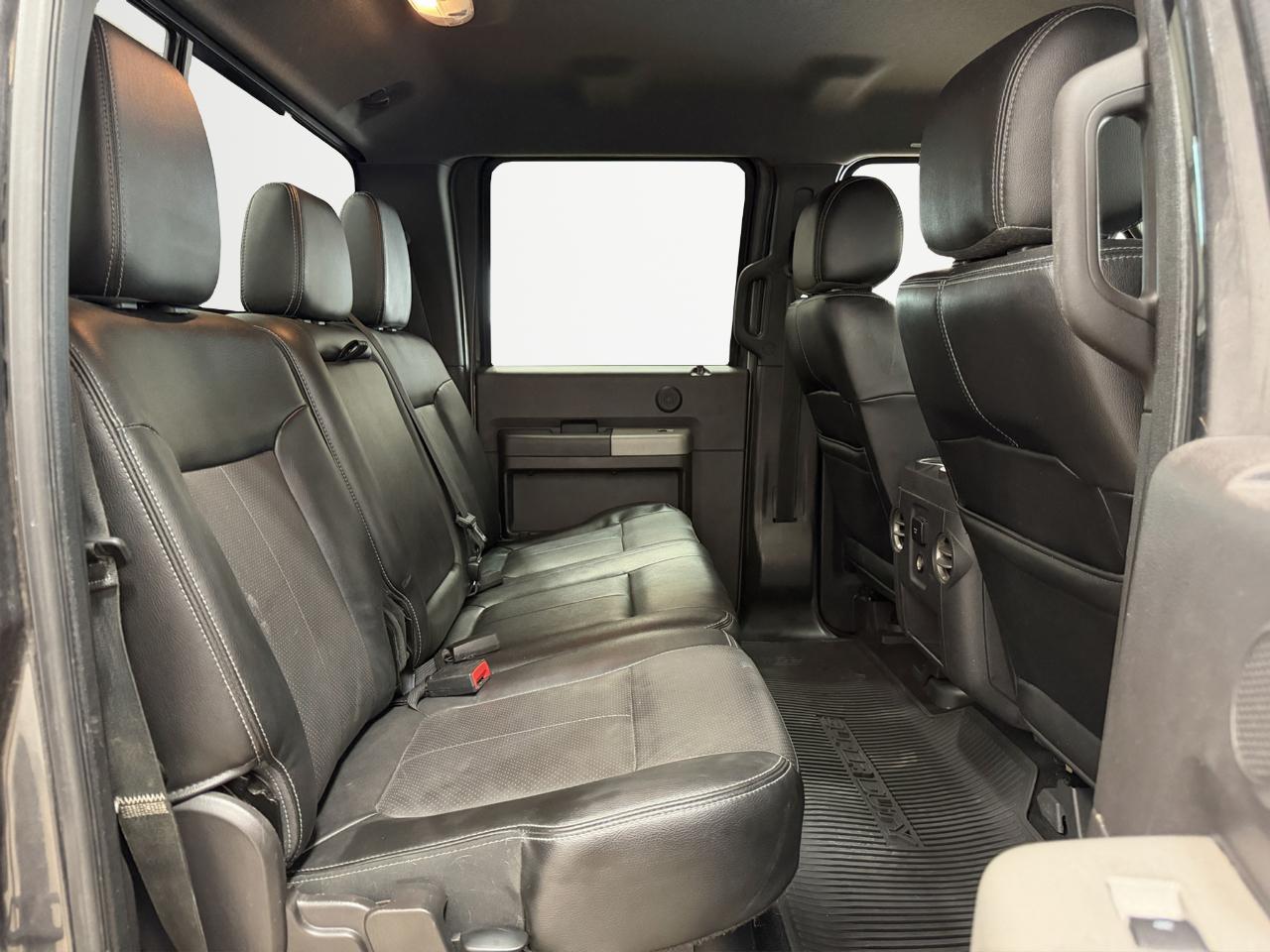 Ford Super Duty F-250 SRW Lariat 4WD Crew Cab 8' Box 2015