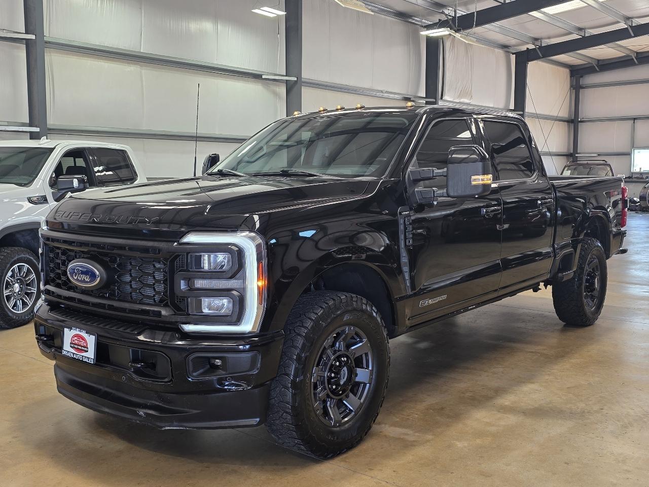 Ford Super Duty F-350 SRW Lariat 4WD Crew Cab 6.75' Box 2023