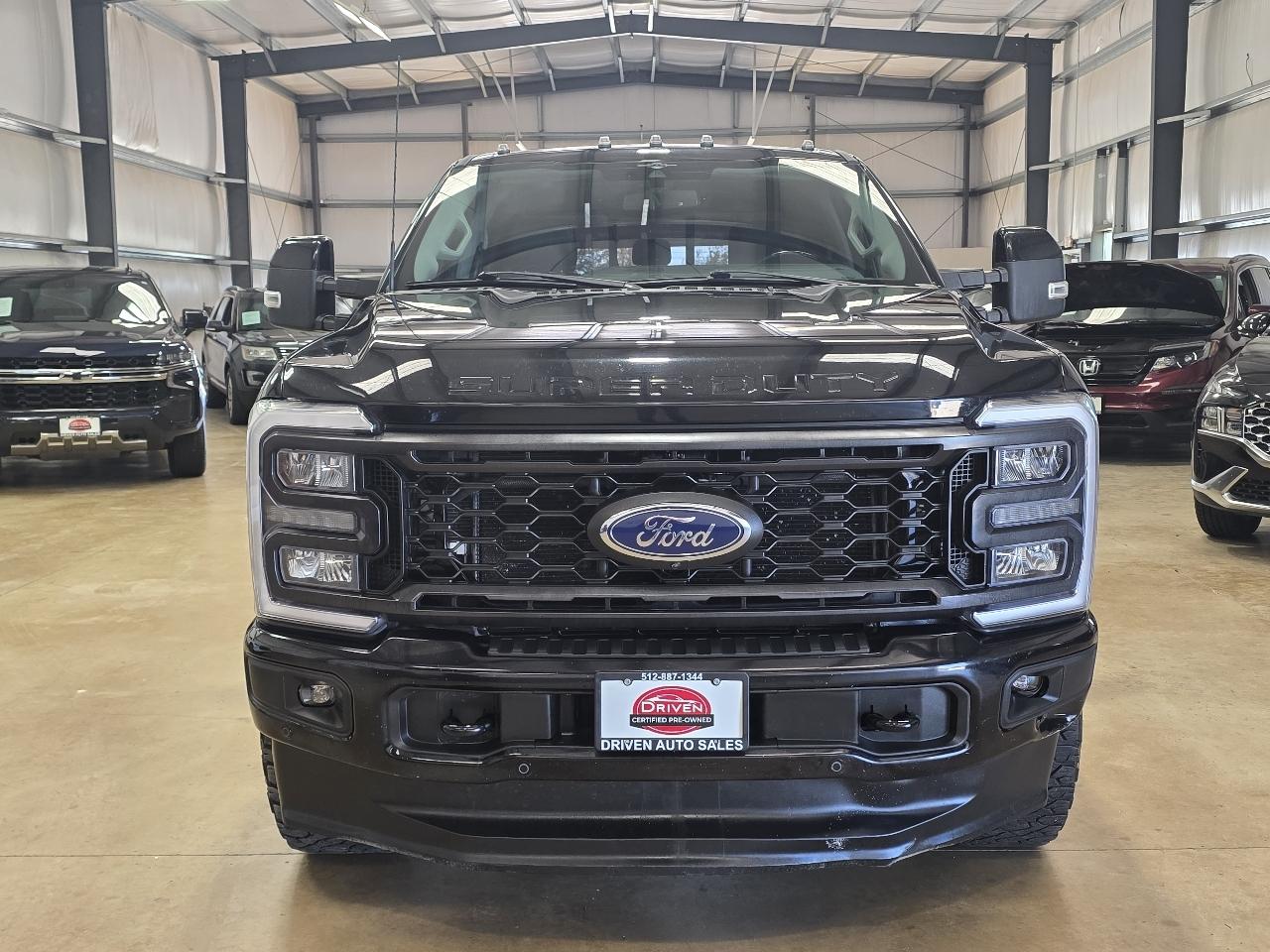 Ford Super Duty F-350 SRW Lariat 4WD Crew Cab 6.75' Box 2023