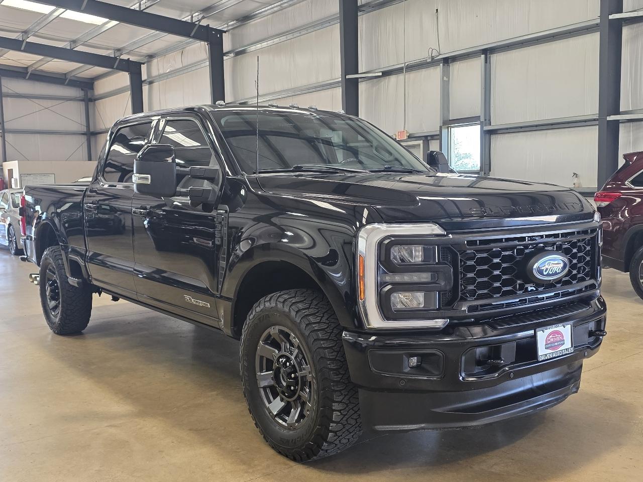 Ford Super Duty F-350 SRW Lariat 4WD Crew Cab 6.75' Box 2023