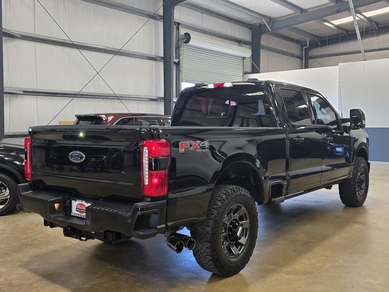 Ford Super Duty F-350 SRW Lariat 4WD Crew Cab 6.75' Box 2023