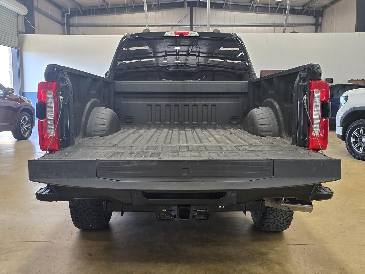 Ford Super Duty F-350 SRW Lariat 4WD Crew Cab 6.75' Box 2023