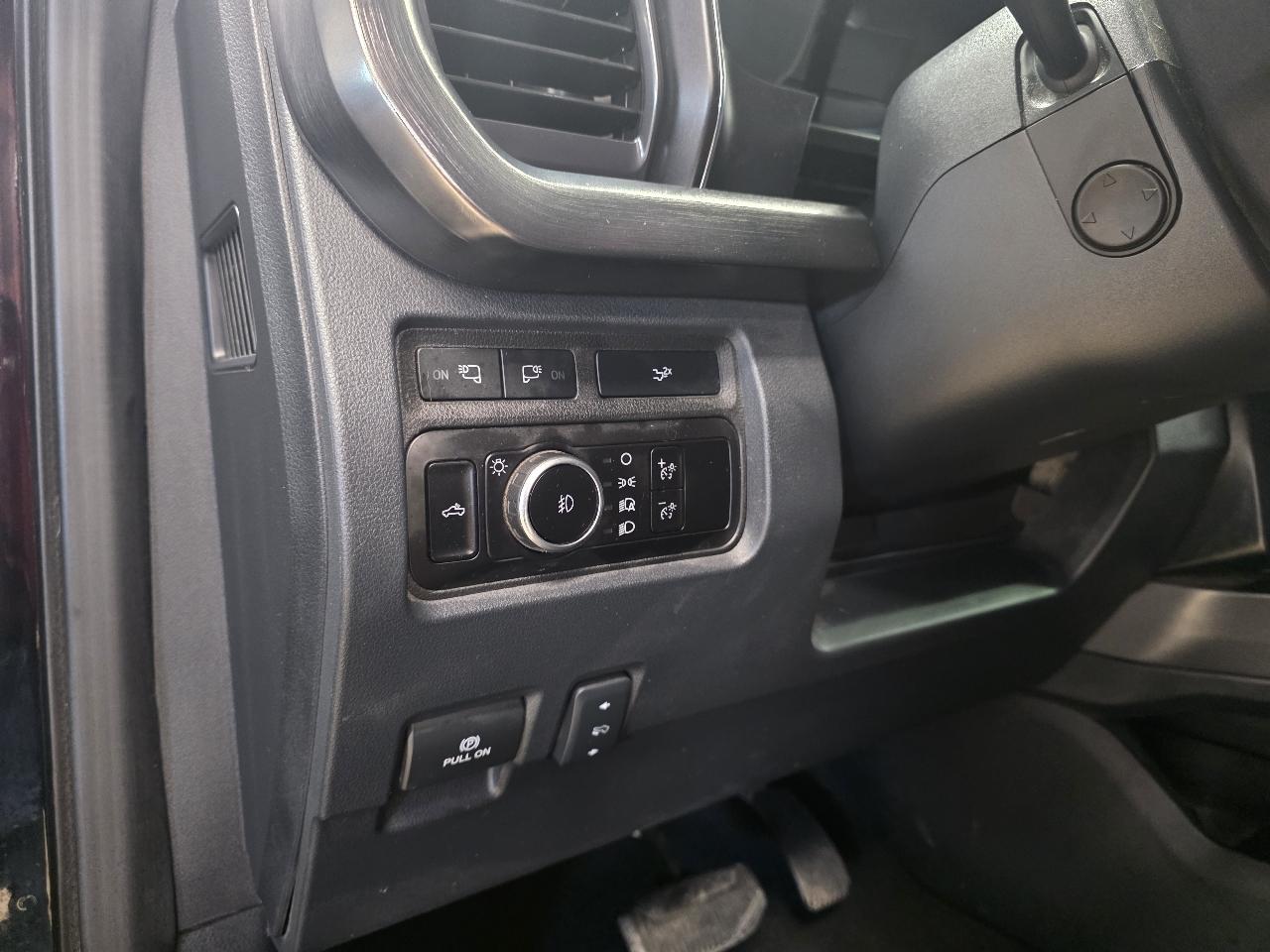 Ford Super Duty F-350 SRW Lariat 4WD Crew Cab 6.75' Box 2023