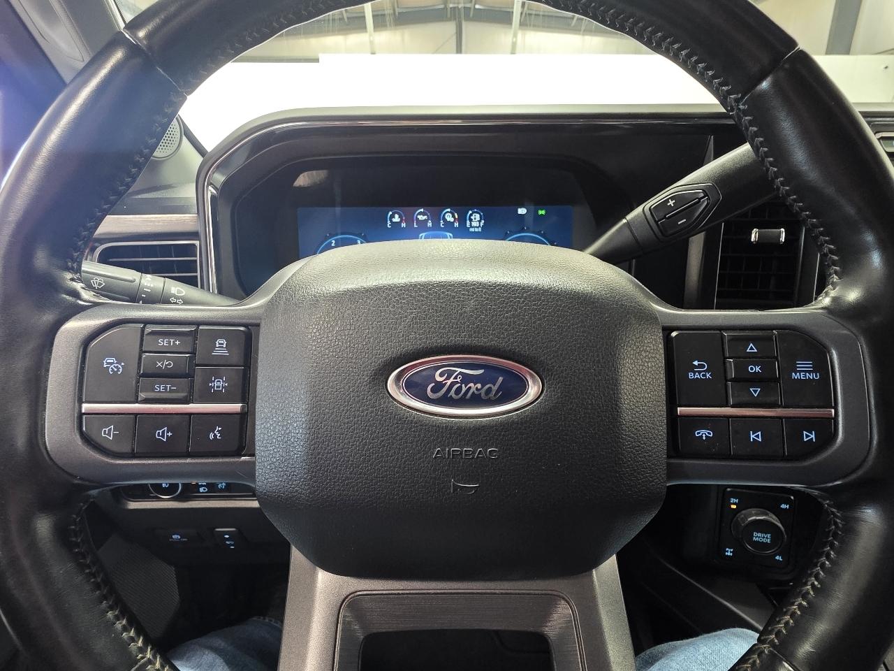 Ford Super Duty F-350 SRW Lariat 4WD Crew Cab 6.75' Box 2023