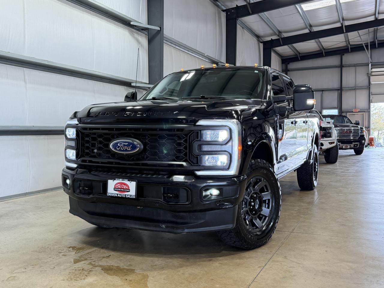 Ford Super Duty F-350 SRW Lariat 4WD Crew Cab 6.75' Box 2023