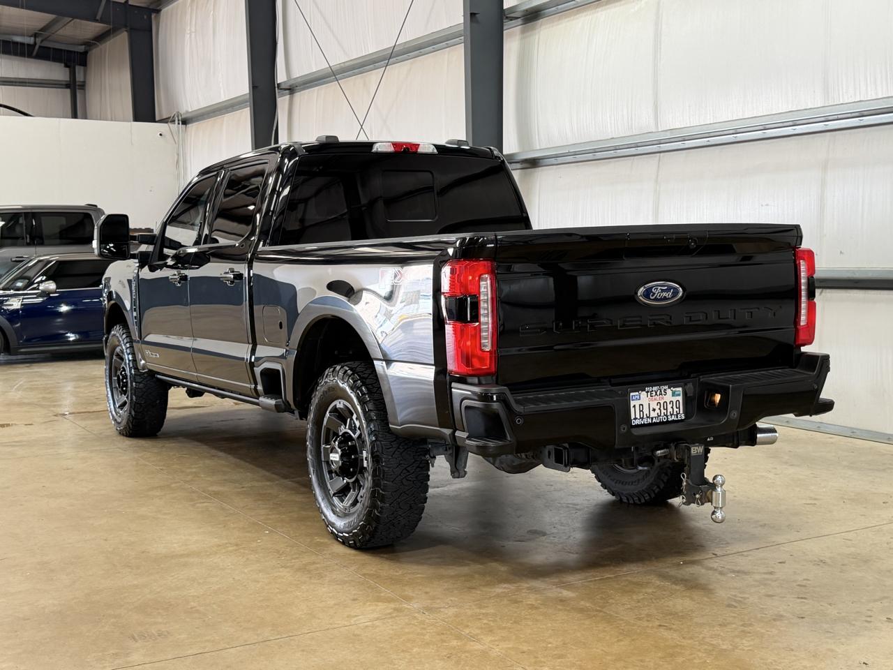Ford Super Duty F-350 SRW Lariat 4WD Crew Cab 6.75' Box 2023
