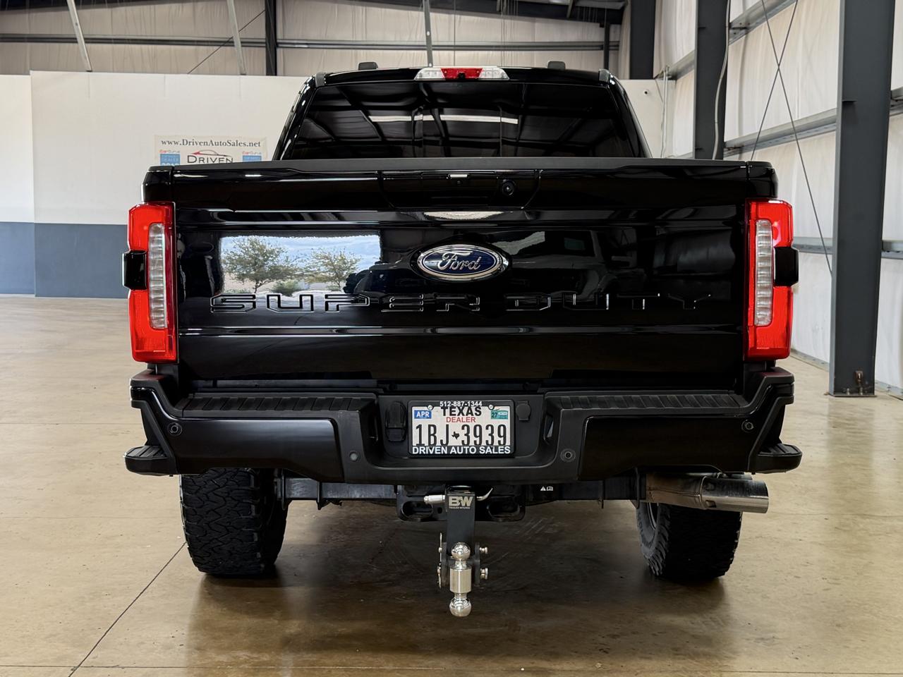 Ford Super Duty F-350 SRW Lariat 4WD Crew Cab 6.75' Box 2023