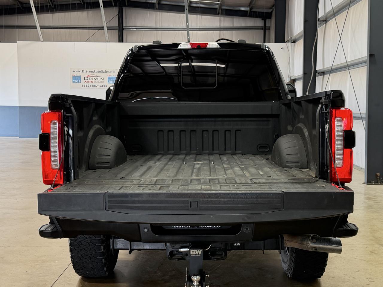 Ford Super Duty F-350 SRW Lariat 4WD Crew Cab 6.75' Box 2023