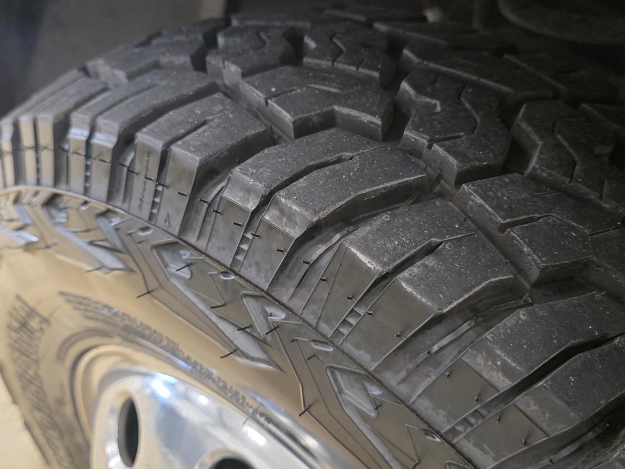 RAM 3500 Longhorn 4x4 Mega Cab 6'4" Box 2020