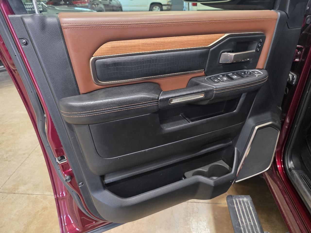 RAM 3500 Longhorn 4x4 Mega Cab 6'4" Box 2020