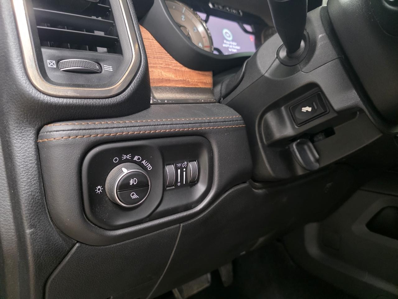 RAM 3500 Longhorn 4x4 Mega Cab 6'4" Box 2020