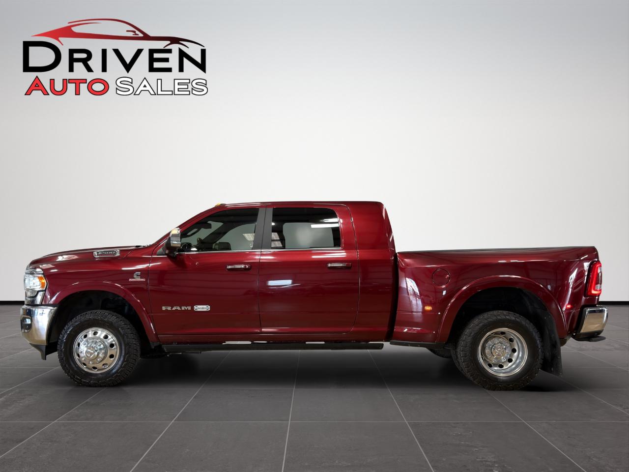 RAM 3500 Longhorn 4x4 Mega Cab 6'4" Box 2020