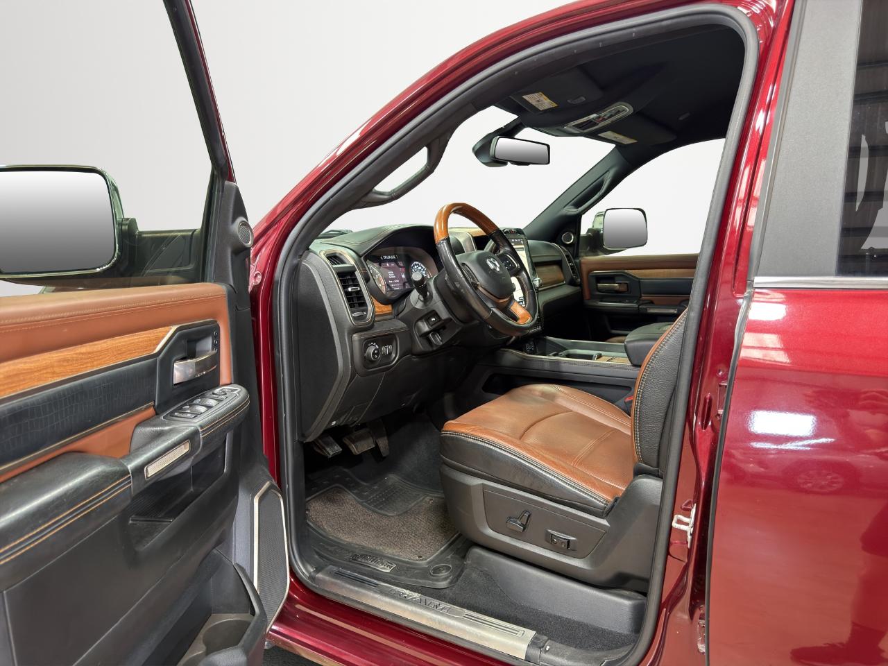 RAM 3500 Longhorn 4x4 Mega Cab 6'4" Box 2020