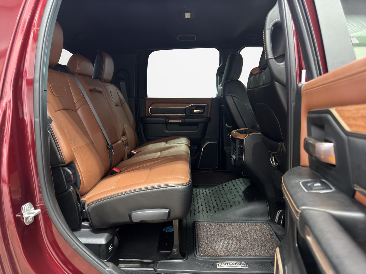 RAM 3500 Longhorn 4x4 Mega Cab 6'4" Box 2020