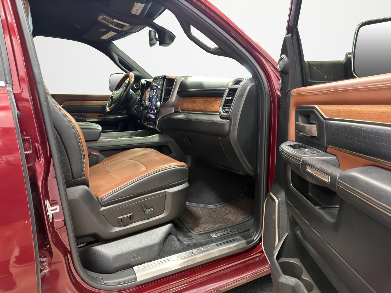 RAM 3500 Longhorn 4x4 Mega Cab 6'4" Box 2020