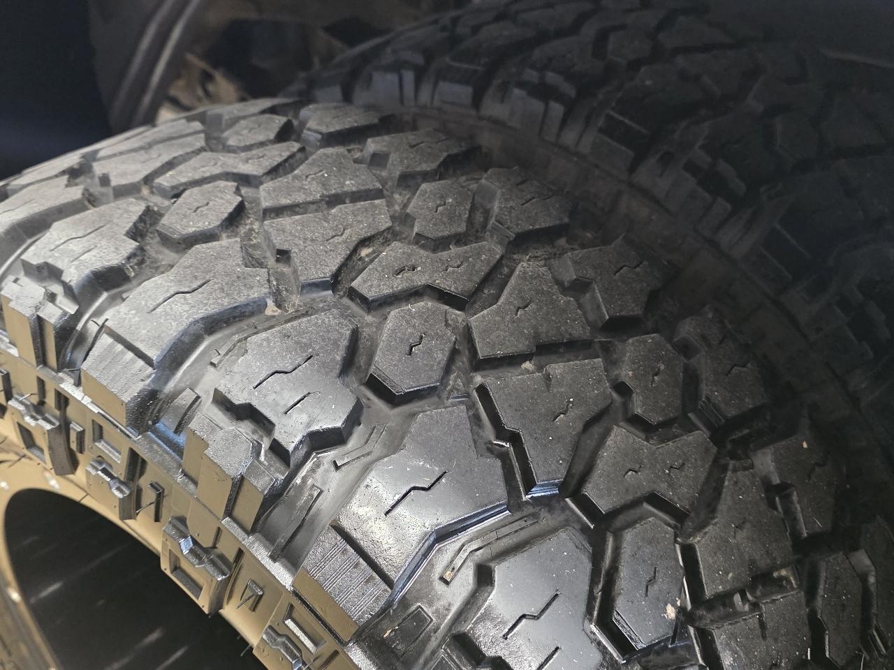 Ford Super Duty F-350 DRW Lariat 4WD Crew Cab 8' Box 2019