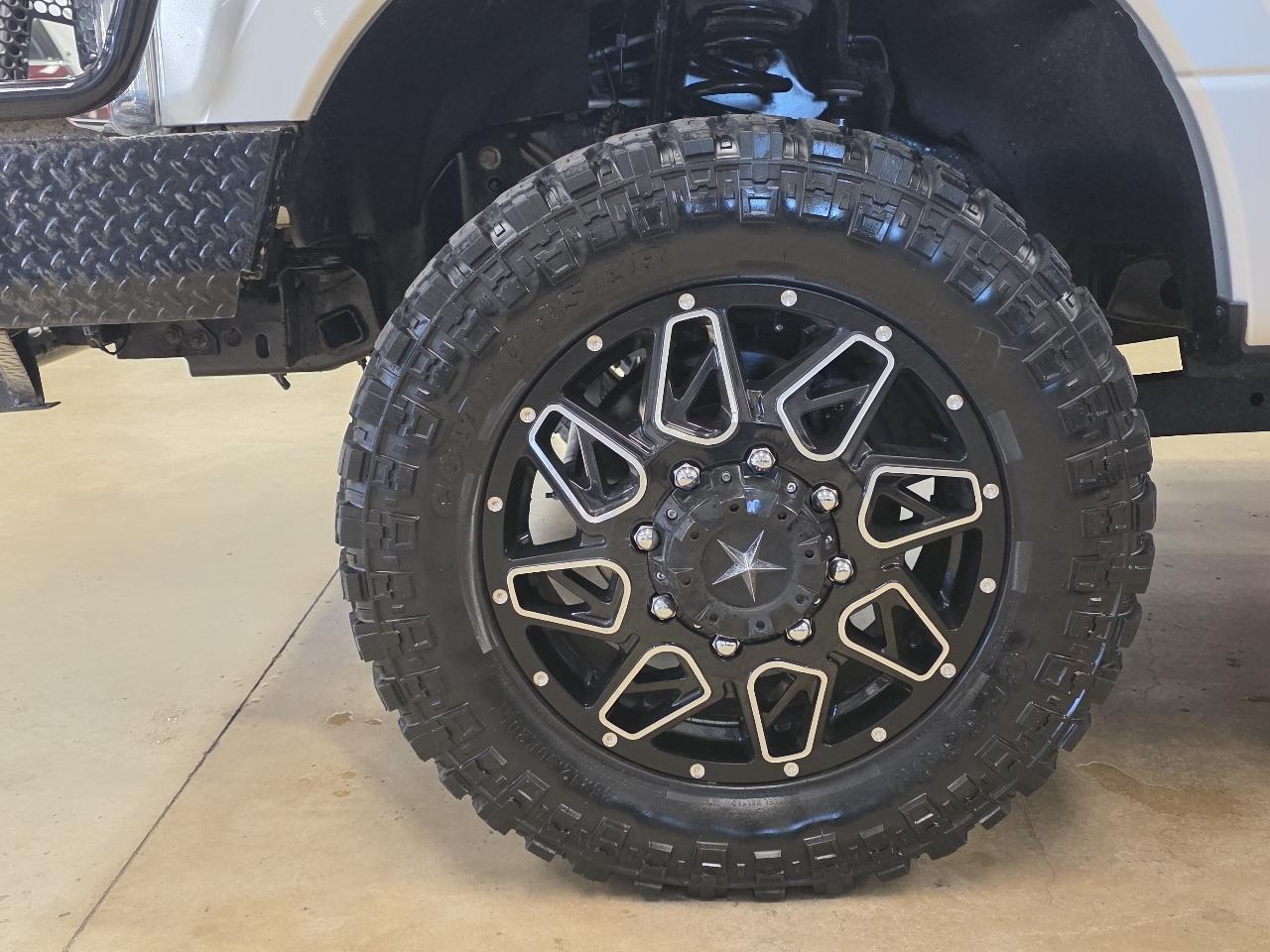 Ford Super Duty F-350 DRW Lariat 4WD Crew Cab 8' Box 2019