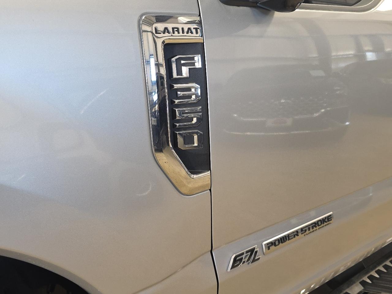 Ford Super Duty F-350 DRW Lariat 4WD Crew Cab 8' Box 2019