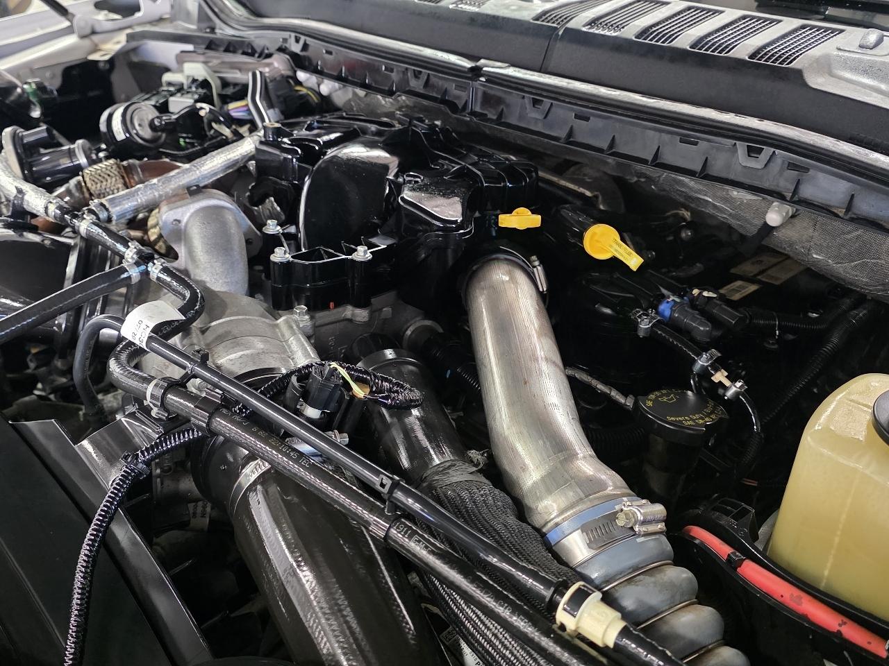 Ford Super Duty F-350 DRW Lariat 4WD Crew Cab 8' Box 2019