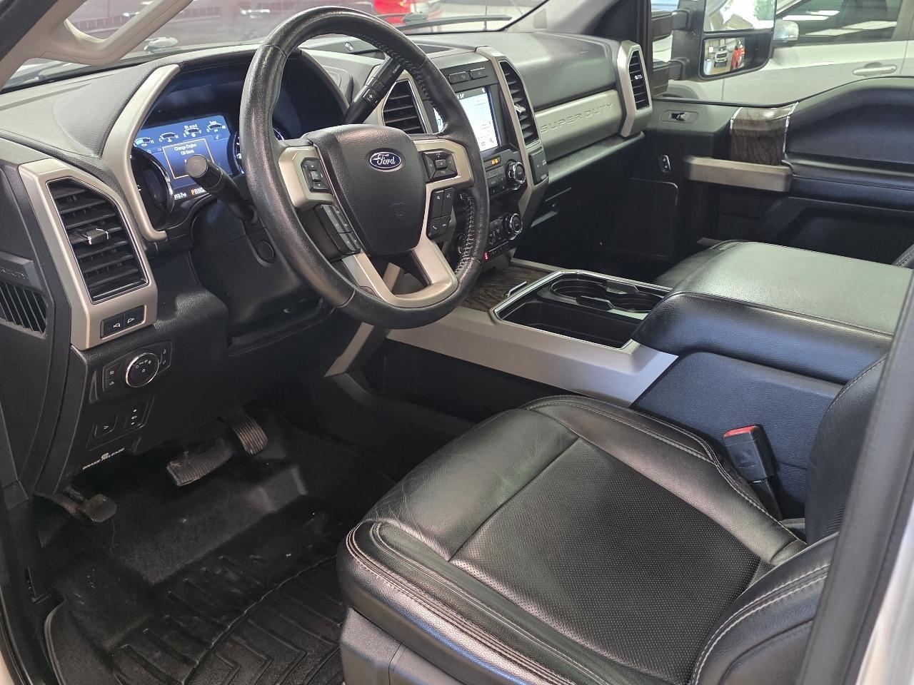 Ford Super Duty F-350 DRW Lariat 4WD Crew Cab 8' Box 2019