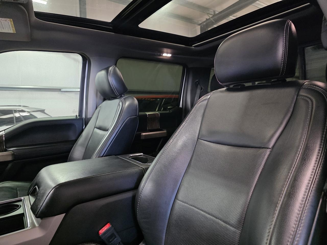 Ford Super Duty F-350 DRW Lariat 4WD Crew Cab 8' Box 2019