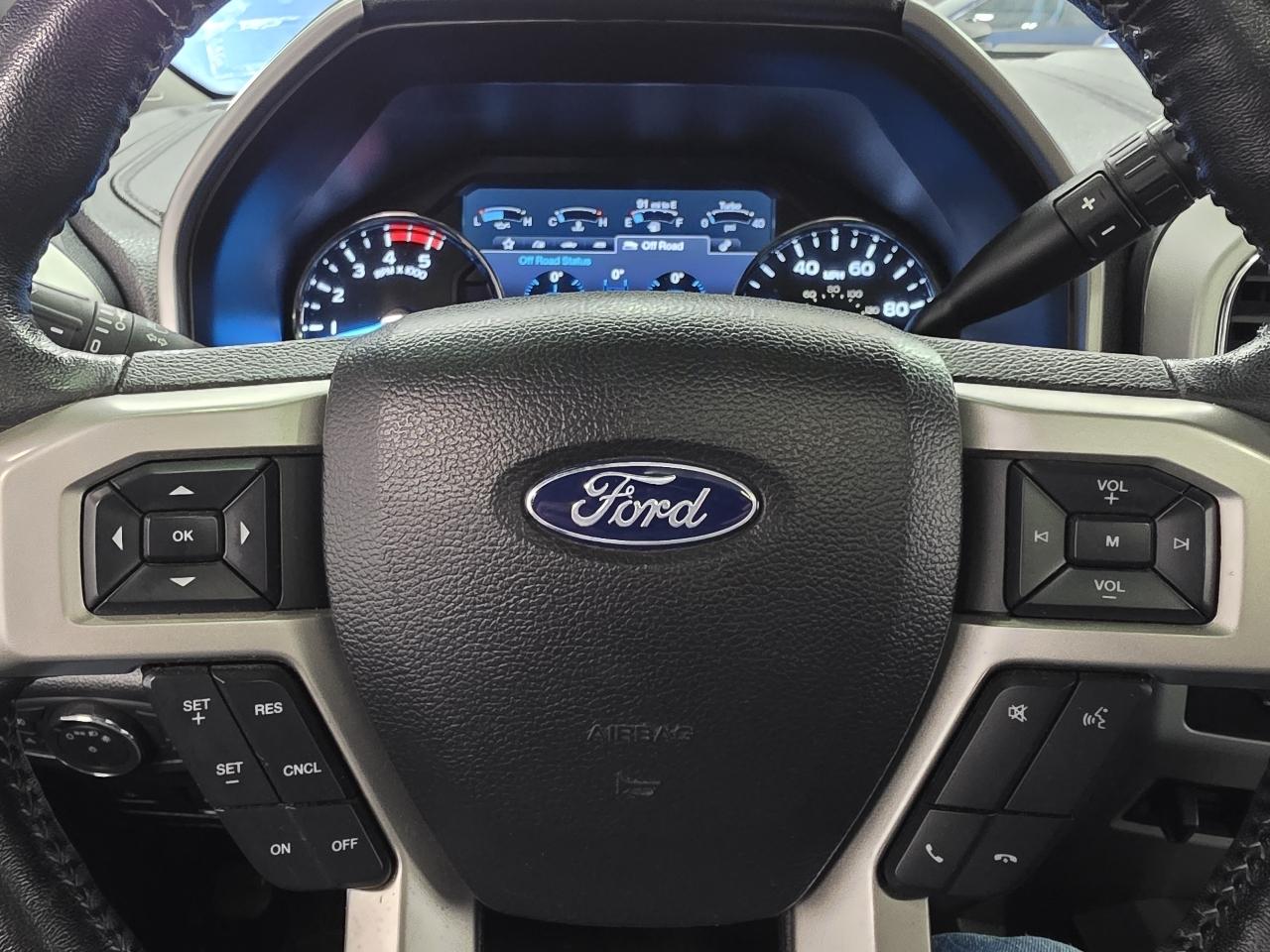 Ford Super Duty F-350 DRW Lariat 4WD Crew Cab 8' Box 2019