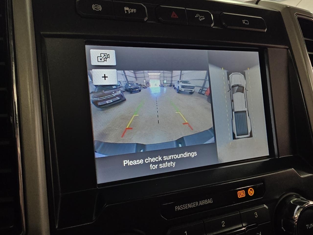 Ford Super Duty F-350 DRW Lariat 4WD Crew Cab 8' Box 2019
