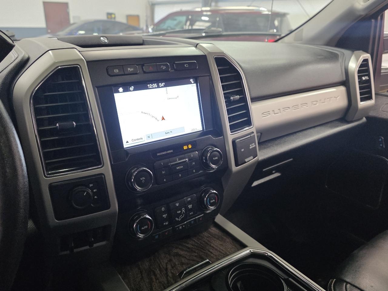 Ford Super Duty F-350 DRW Lariat 4WD Crew Cab 8' Box 2019