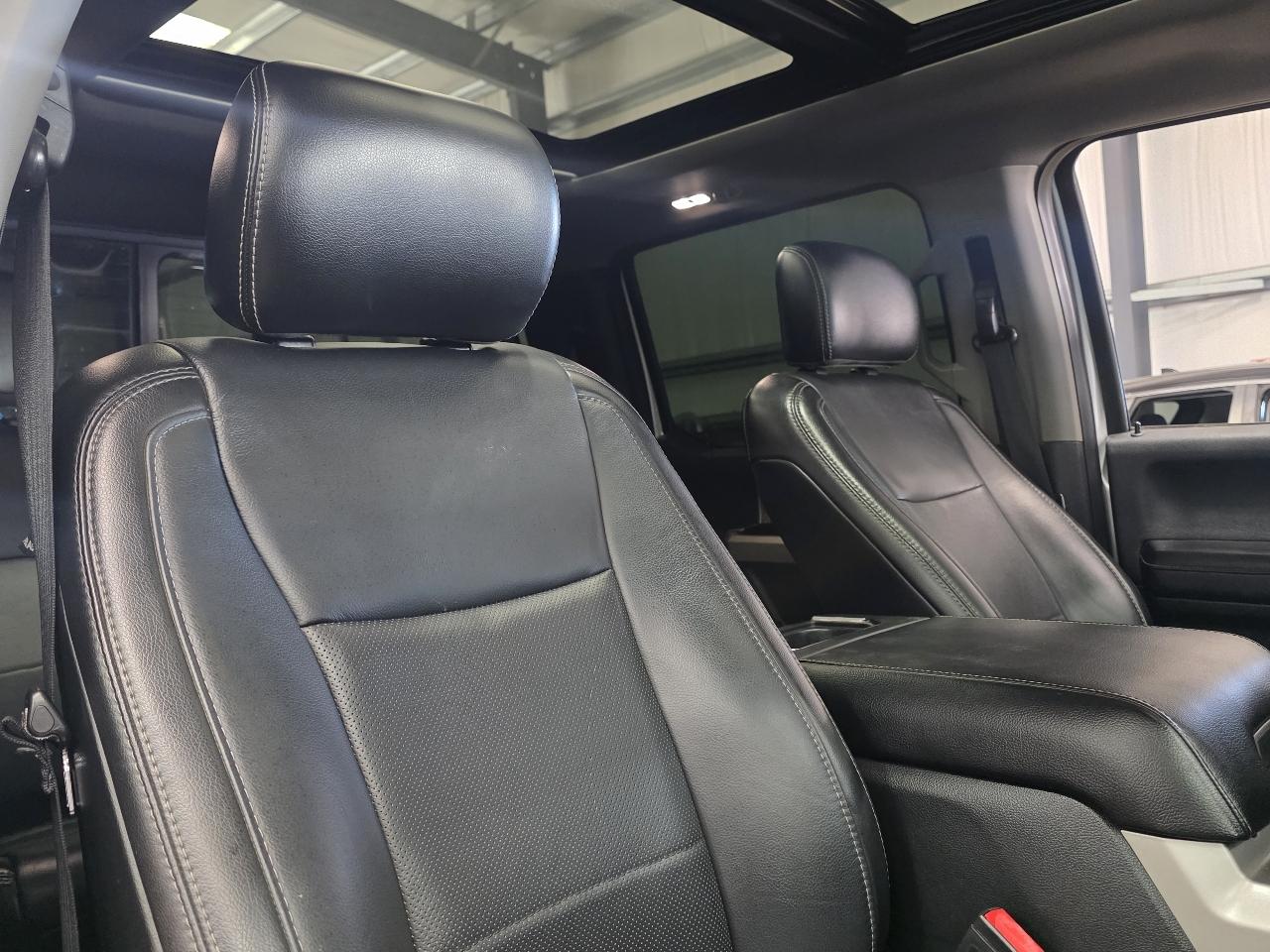 Ford Super Duty F-350 DRW Lariat 4WD Crew Cab 8' Box 2019