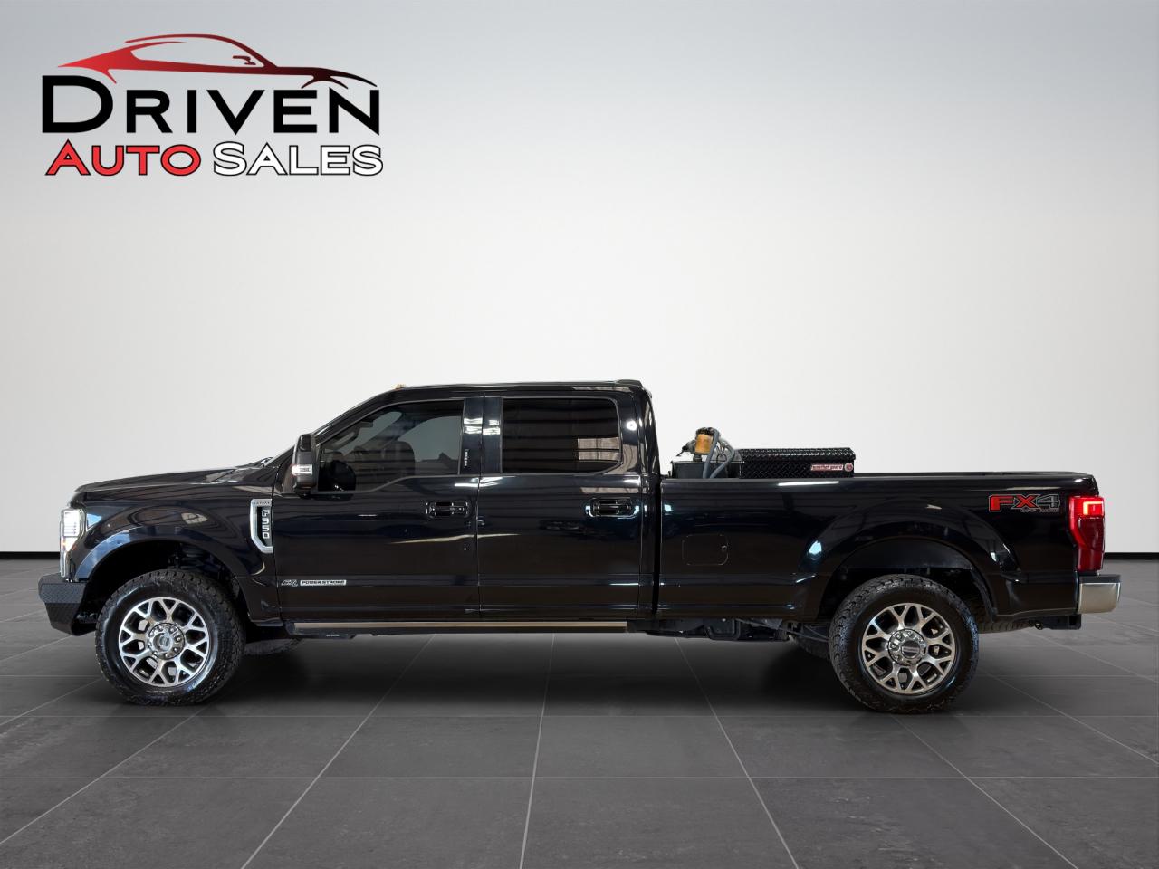 Ford Super Duty F-350 SRW Lariat 4WD Crew Cab 8' Box 2021