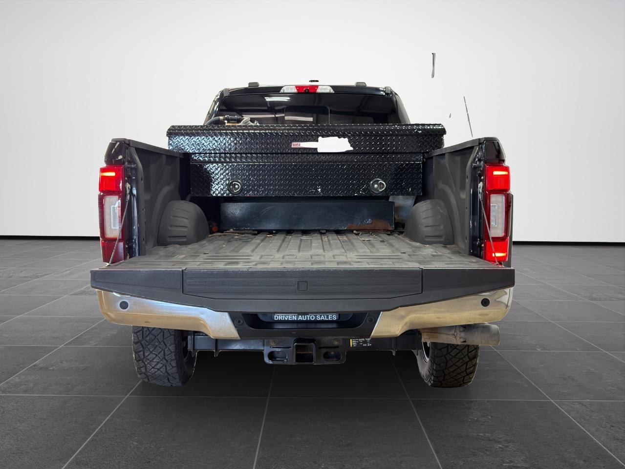 Ford Super Duty F-350 SRW Lariat 4WD Crew Cab 8' Box 2021