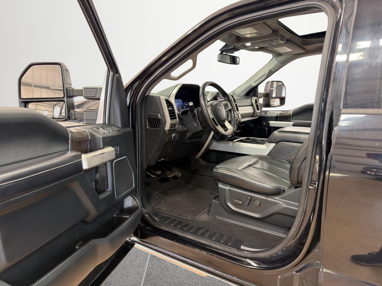 Ford Super Duty F-350 SRW Lariat 4WD Crew Cab 8' Box 2021