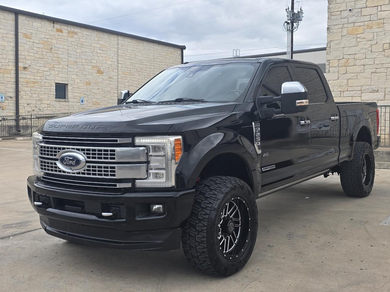 Ford Super Duty F-250 SRW Platinum 4WD Crew Cab 6.75' Box 2017