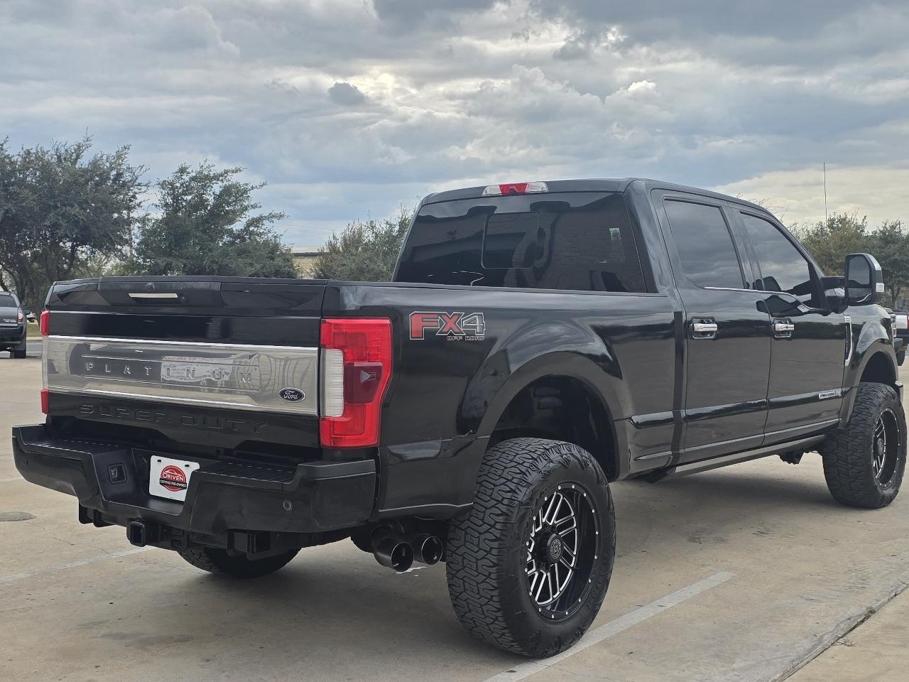 Ford Super Duty F-250 SRW Platinum 4WD Crew Cab 6.75' Box 2017