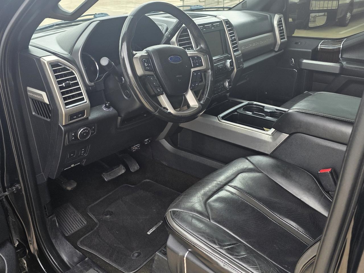 Ford Super Duty F-250 SRW Platinum 4WD Crew Cab 6.75' Box 2017