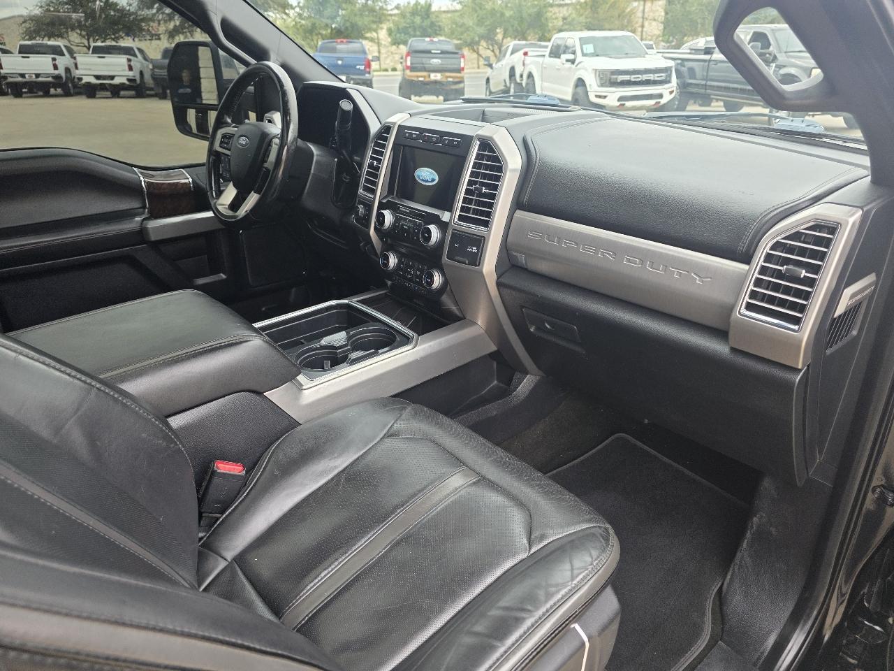 Ford Super Duty F-250 SRW Platinum 4WD Crew Cab 6.75' Box 2017