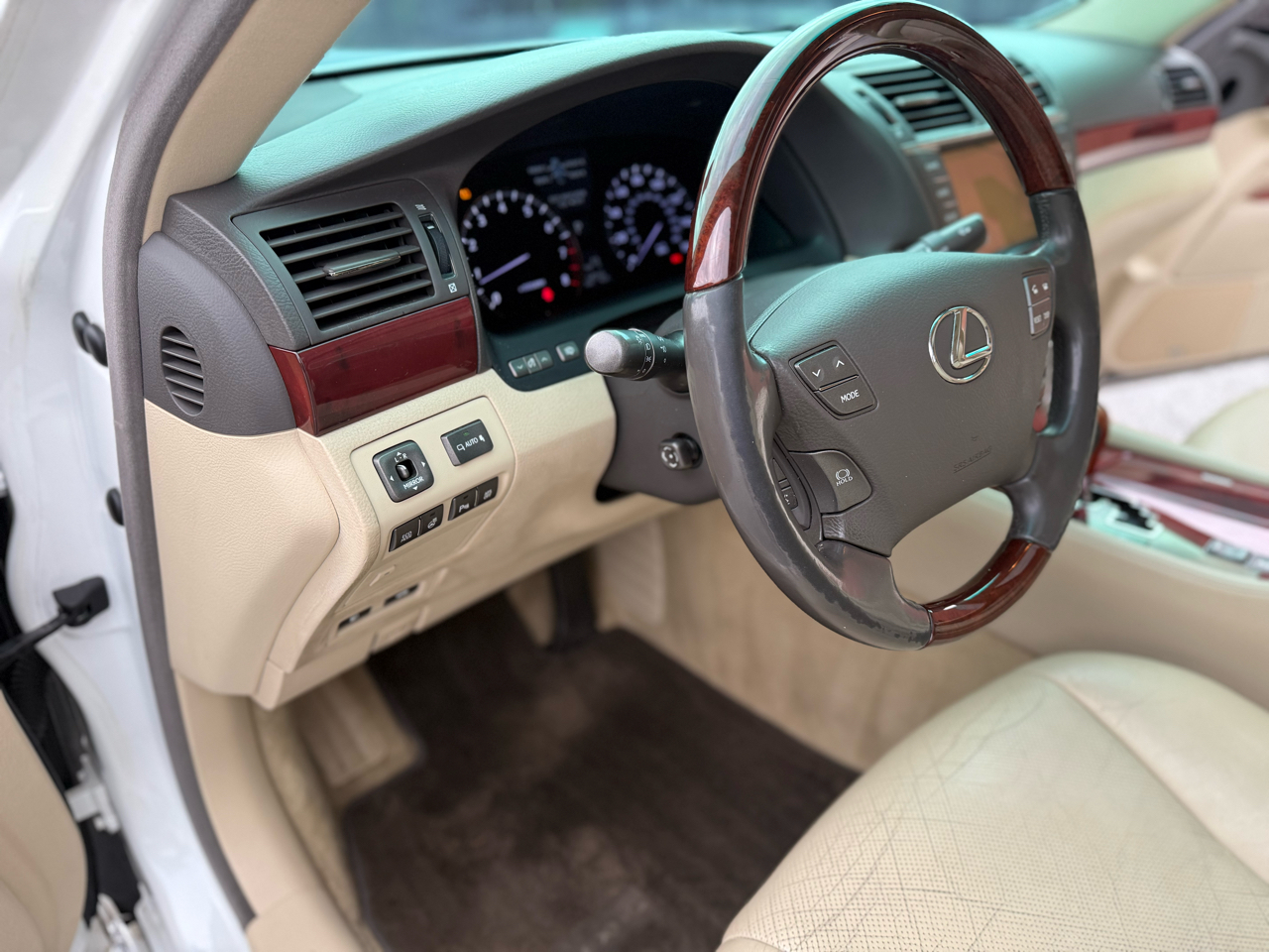 Lexus LS 460 Luxury Sedan 2011