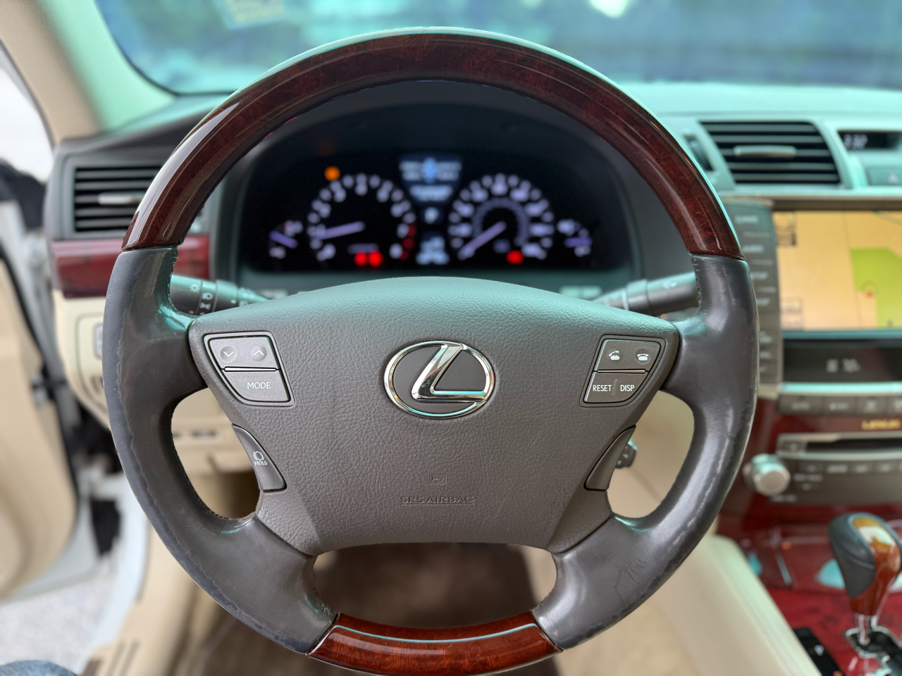 Lexus LS 460 Luxury Sedan 2011