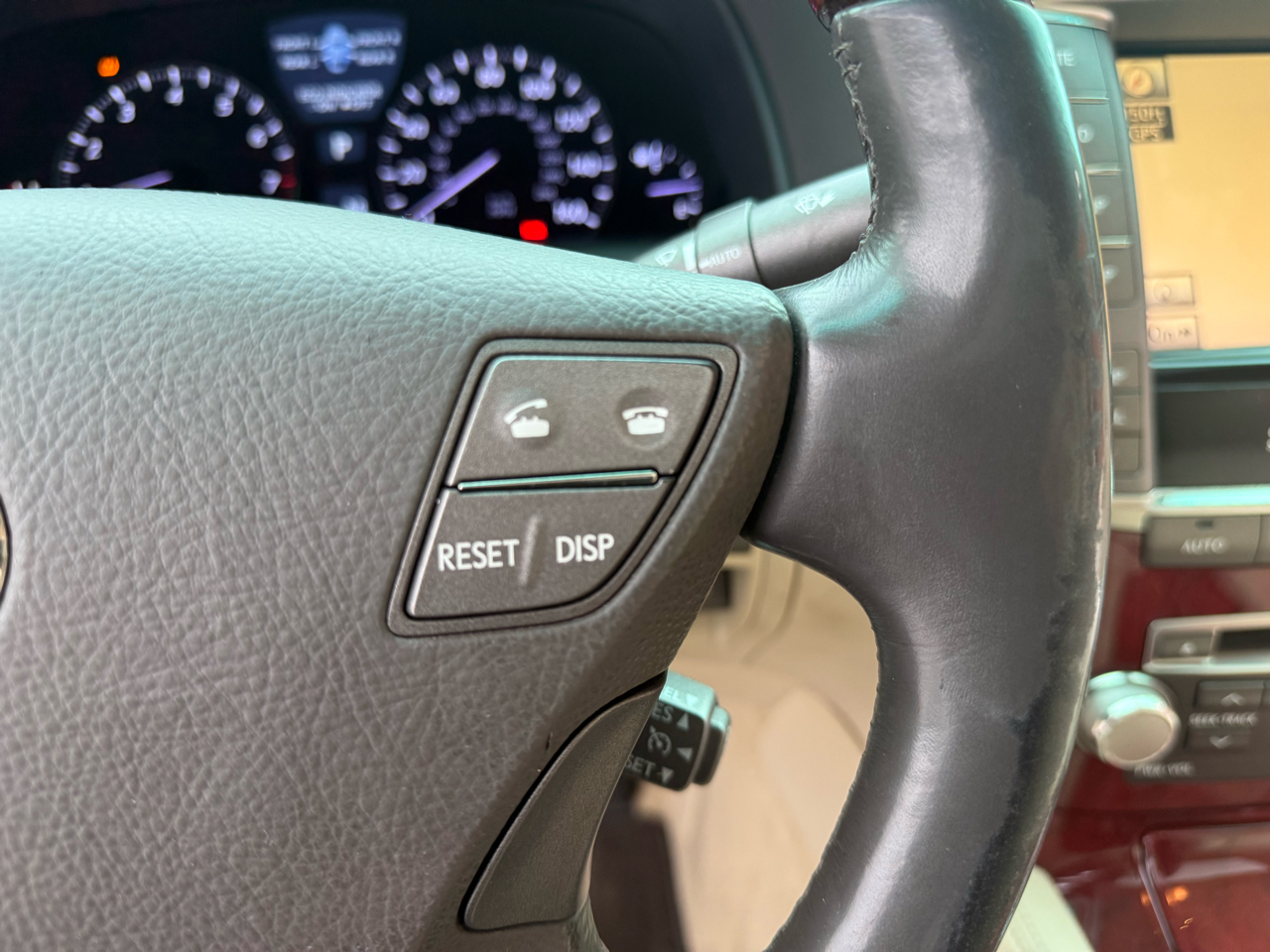 Lexus LS 460 Luxury Sedan 2011