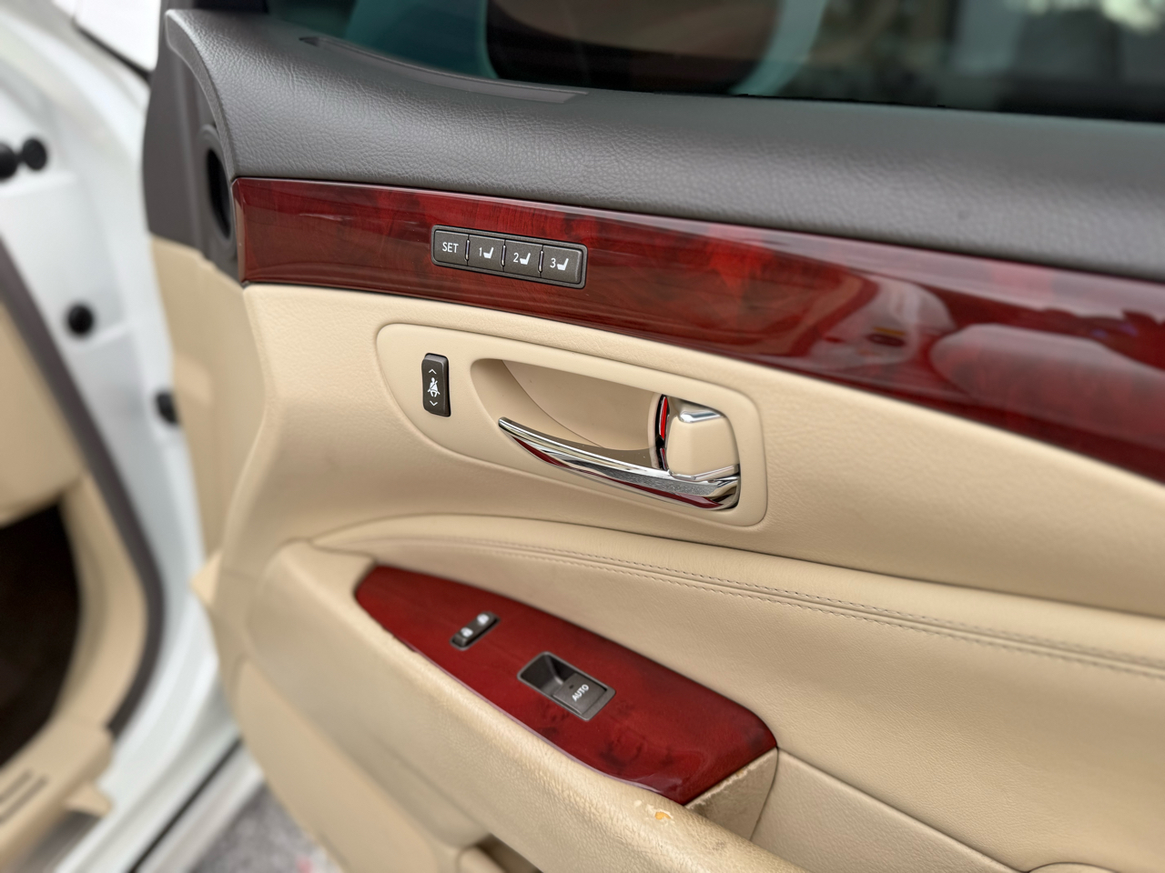 Lexus LS 460 Luxury Sedan 2011