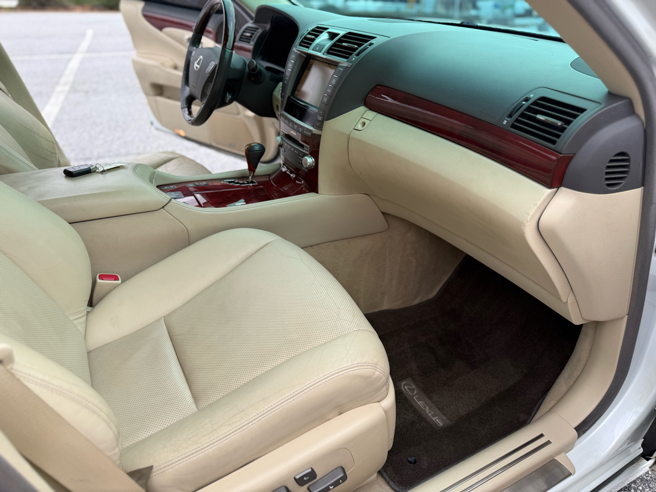 Lexus LS 460 Luxury Sedan 2011