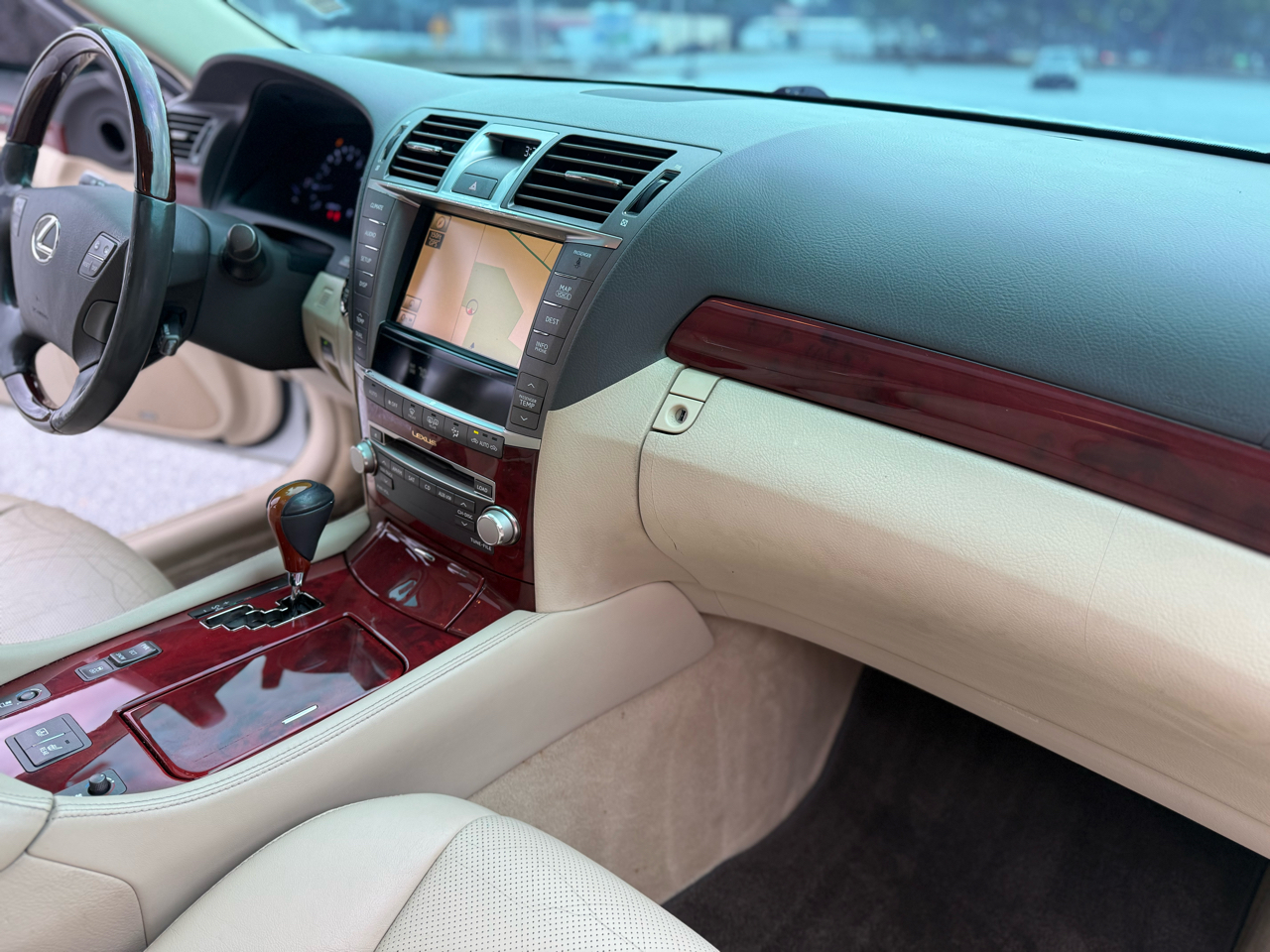 Lexus LS 460 Luxury Sedan 2011