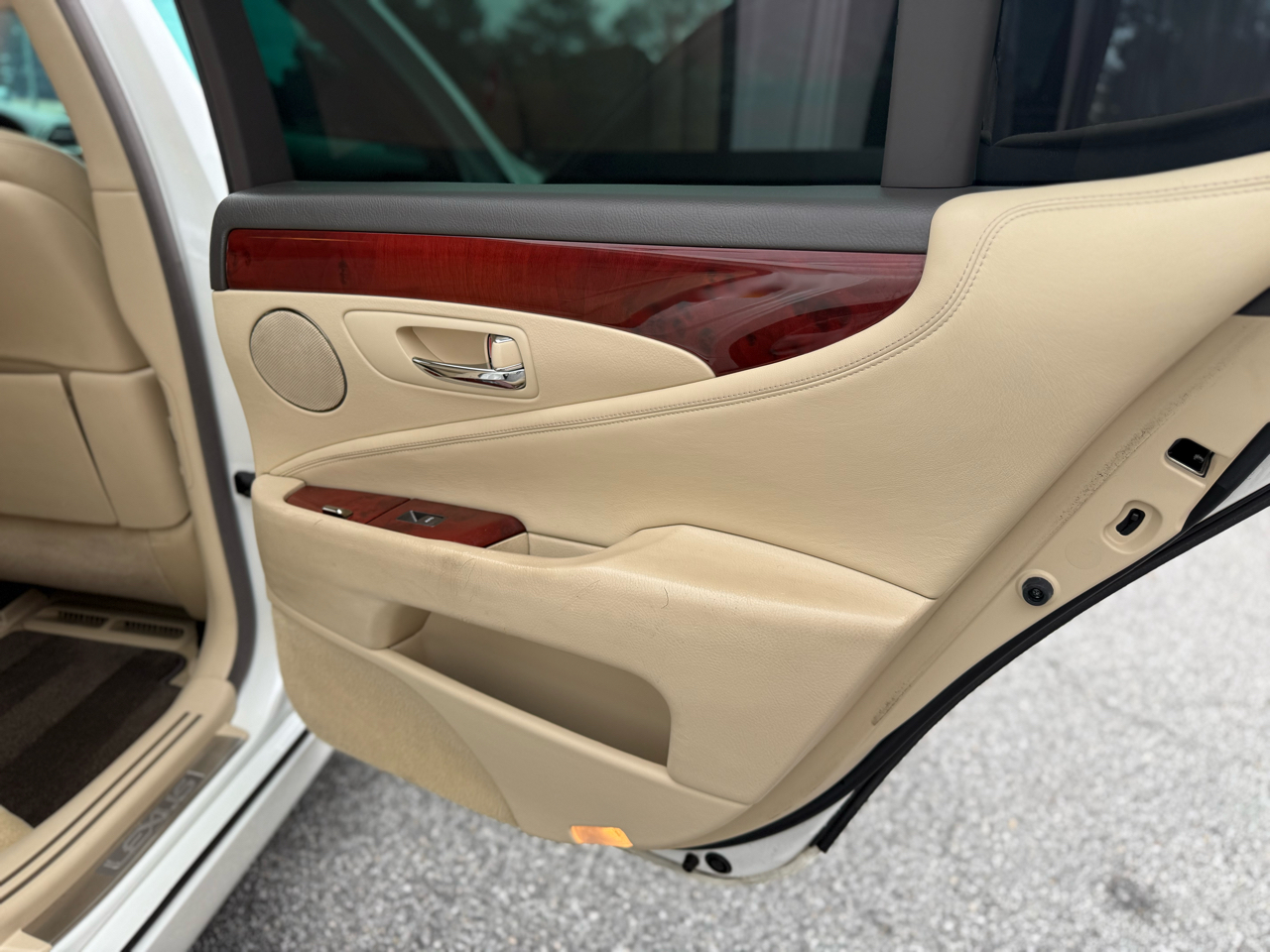 Lexus LS 460 Luxury Sedan 2011