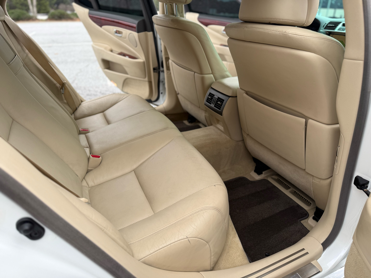 Lexus LS 460 Luxury Sedan 2011
