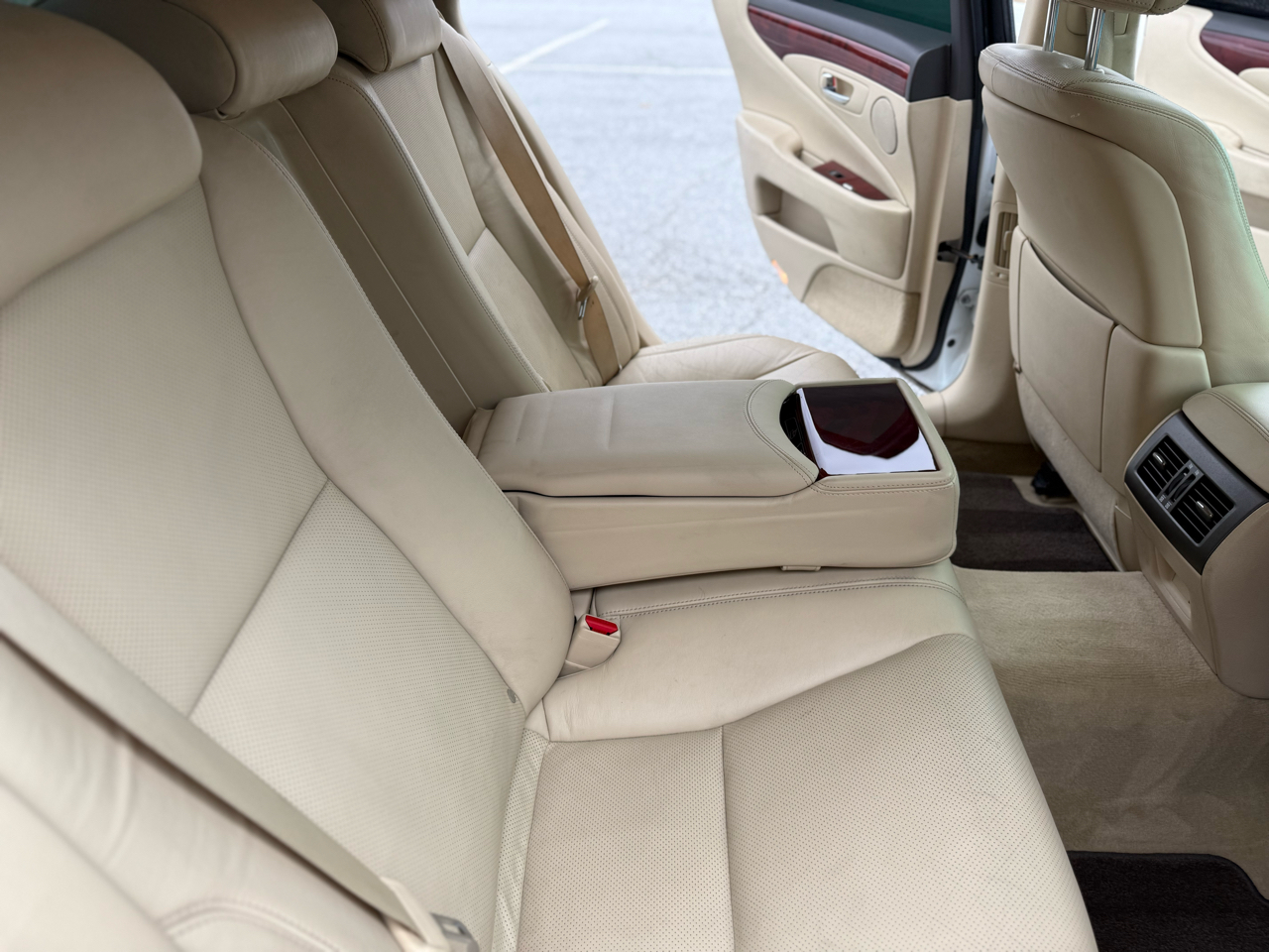 Lexus LS 460 Luxury Sedan 2011