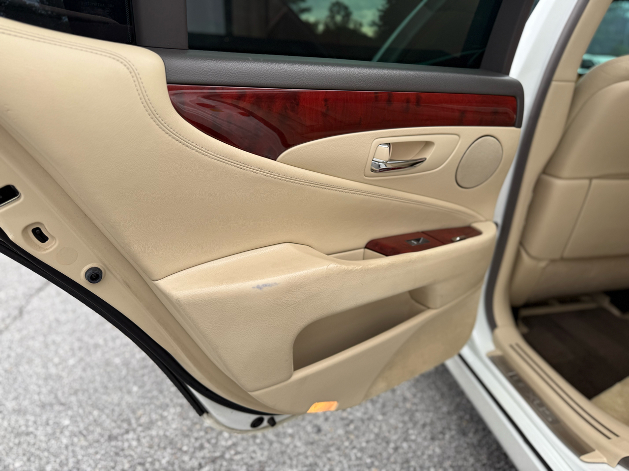 Lexus LS 460 Luxury Sedan 2011