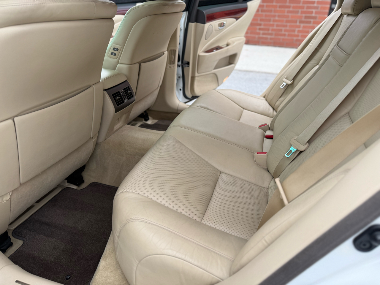 Lexus LS 460 Luxury Sedan 2011