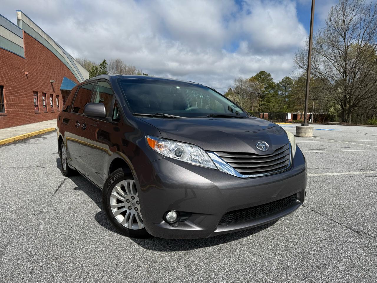 2012 Toyota Sienna XLE FWD 8-Passenger V6