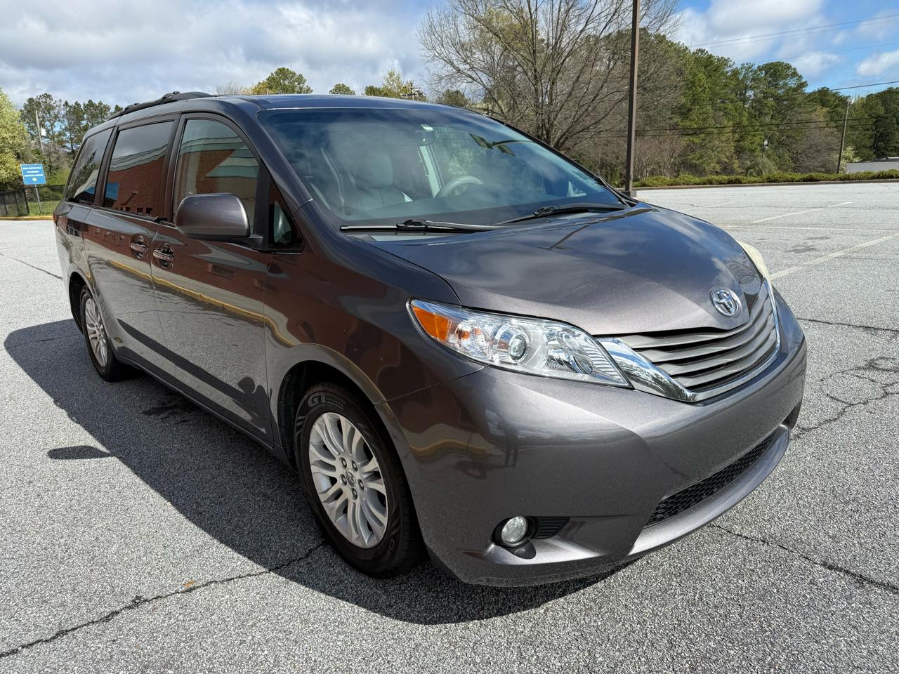 Toyota Sienna XLE FWD 8-Passenger V6 2012