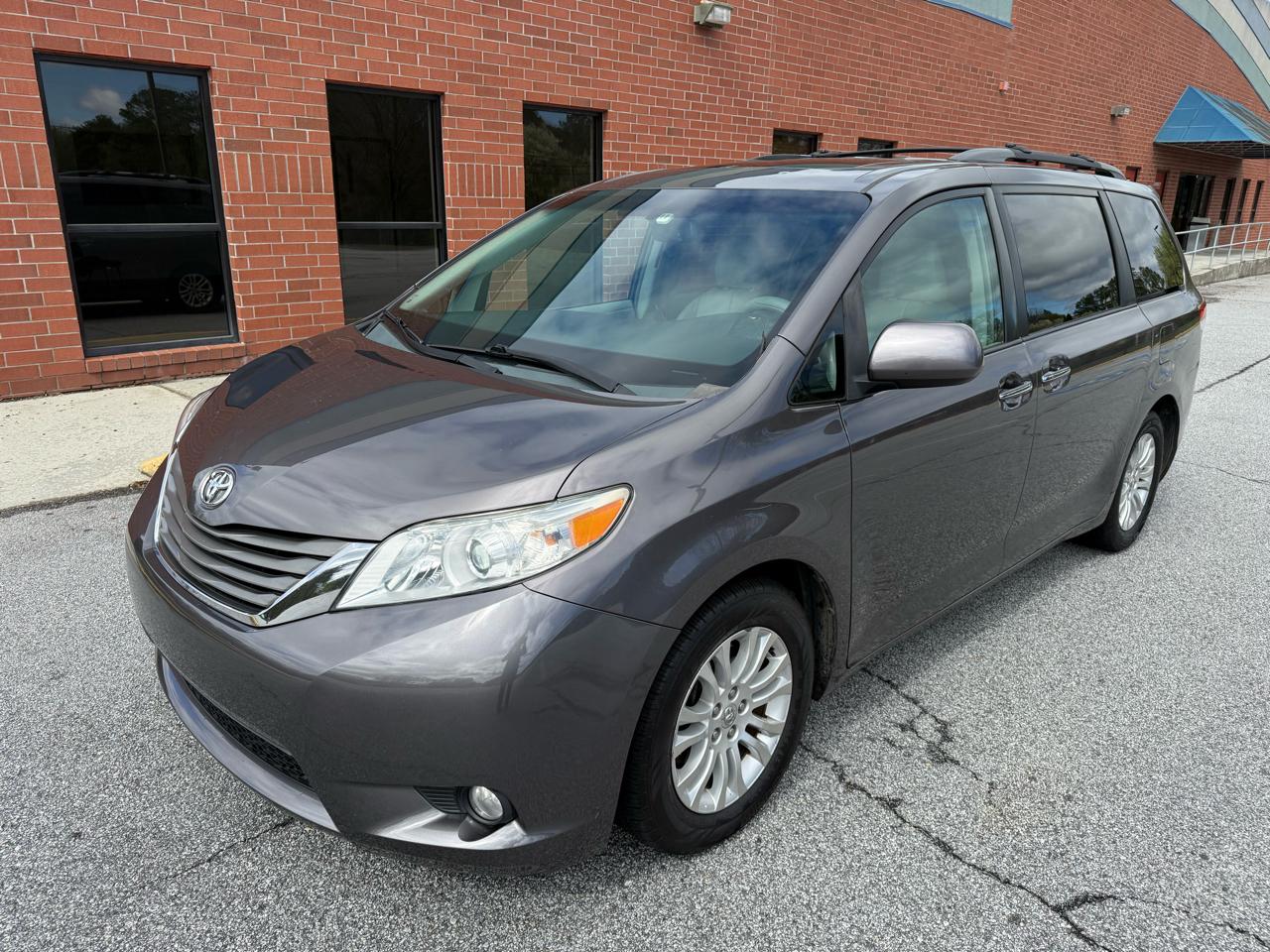 Toyota Sienna XLE FWD 8-Passenger V6 2012